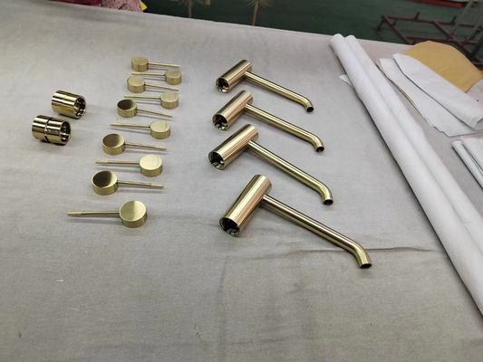 Geplatte chroomdeurshandelaar Juwelen Goudgeplatte zilveren hardeware Meubelen Tafelartikelen Auto logo Wiel Pvd Vacuumcoating Machine