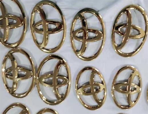 Auto logo PVD vacuümcoating machine met heldere spiegelcoating, sterke hechting en volledig automatisch besturingssysteem