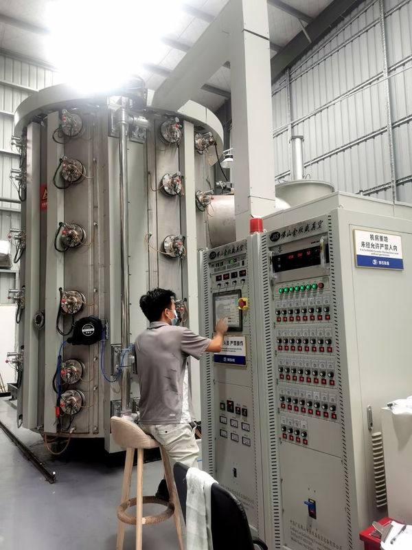 Multi Arc Ion Titanium Coating Machine voor roestvrij staal deurgreep vergrendeling buis