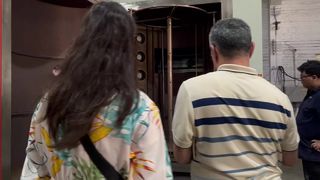 Klant uit Iran controleert PVD-gecoate monsters na testen
